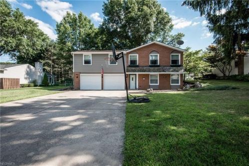 8318 Kellydale St, Massillon, OH 44646-1448