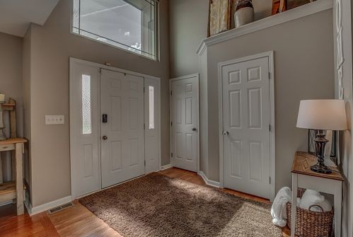 909 Crossings Dr, Covington, KY 41017-1557