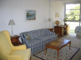 690 Broad Ave, Naples FL  34102-7186 exterior