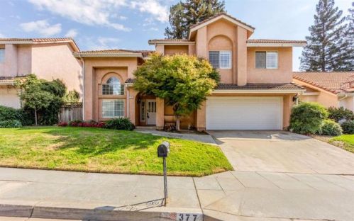 377 Deer Creek Ln, Fresno, CA 93720-0855