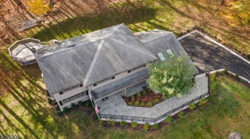 37 Tara Ln, Montville Township NJ  07045-9699 exterior