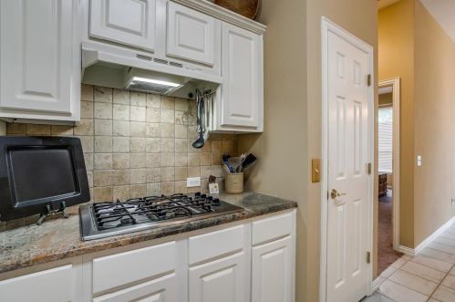 1517 Shadywood Ln, Lewisville TX  75028-4294 exterior