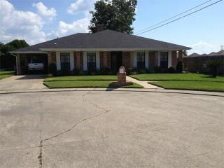 29 Cherry Blossom Ln, Marrero, LA 70072-2424
