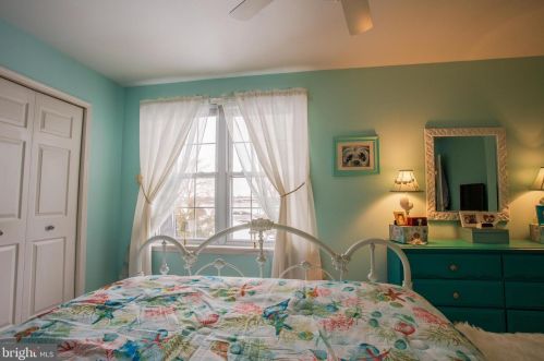 2066 Harbour Dr, Palmyra NJ 08065-1111 exterior