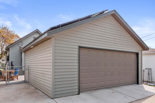 8134 Gridley Ave, Milwaukee WI 53213-3039 exterior