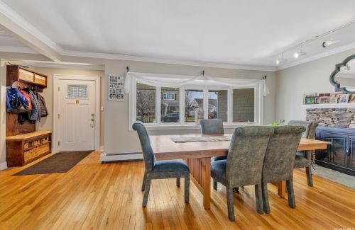1263 Pleasant Rd, North Wantagh, NY 11793-2640