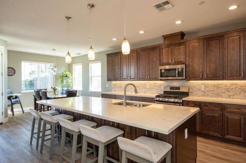 2440 Greenboro St, Turlock CA  95382-1433 exterior