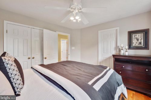 8701 Lords View Loop, Gainesville VA  20155-5806 exterior