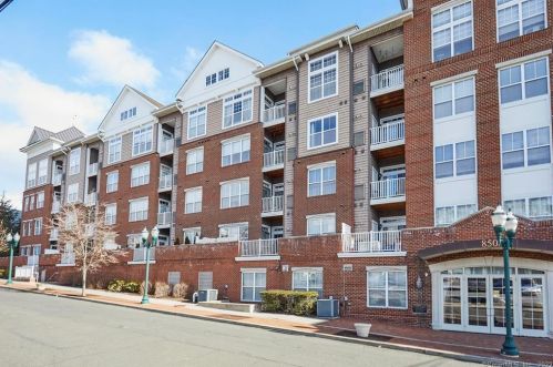 850 Main St, Stamford, CT 06902-3945
