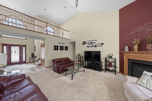 157 Glen View Rd, Mount Horeb, WI 53572-3391