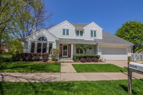 2424 Parnell Ave, Milwaukee WI 53221-4253 exterior