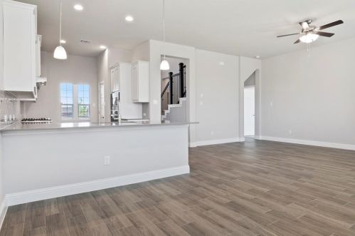 1105 Whispering Hills Dr, Midlothian TX  76063-6603 exterior