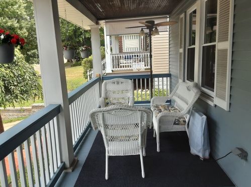 378 College Ave, Oakmont, PA 15139-1854