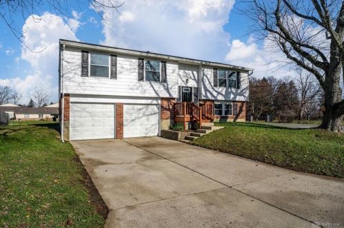 100 Lexington Farm Rd, Englewood, OH 45322-3408