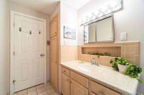 148 Dorothy Dr, Middletown CT  06457-5304 exterior