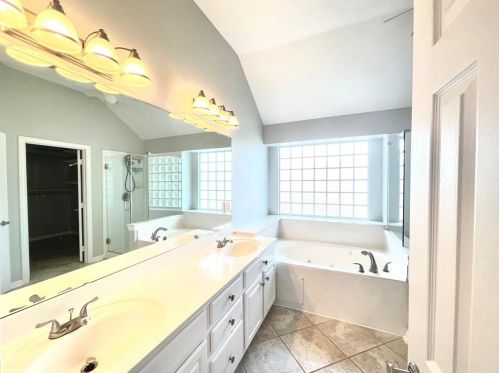 1005 Tanglewood Ln, Lewisville TX  75028-8234 exterior