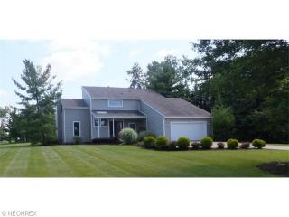 68 Valley Brook Blvd, Hinckley, OH 44233-9684