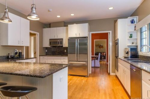 18 Betmarlea Rd, Norwalk CT  06850-2702 exterior