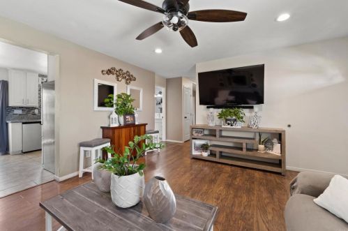 903 Jamacha Rd, El Cajon CA  92019-3203 exterior