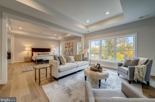 6580 Brooks Pl, Falls Church VA  22044-1105 exterior