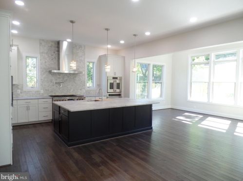 1918 Anderson Rd, Falls Church, VA 22043-1152