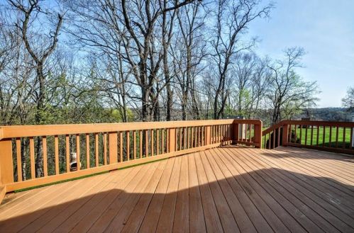 302 Sceneridge Rd, Mckeesport PA  15133-2222 exterior