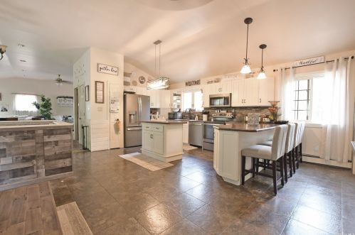 43 Madeline Rd, Panamoka NY  11961-2943 exterior