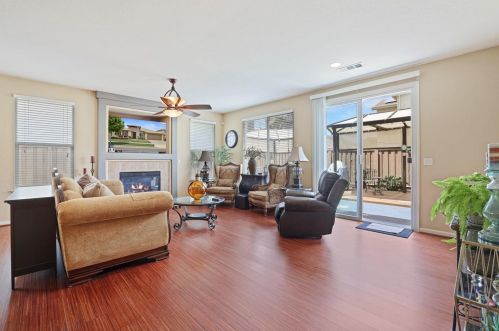 767 Red Barn Pl, Lathrop CA  95330-8975 exterior