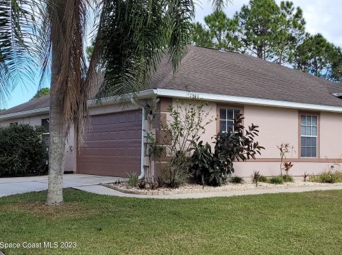 2820 Night Heron Dr, Mims, FL 32754-6507