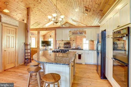 3714 Mountain Rd, Haymarket VA  20169-1739 exterior