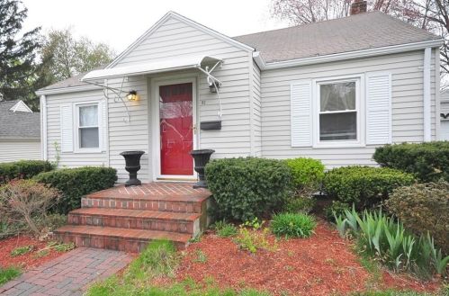 81 Rockwell Ave, Plainville, CT 06062-1716