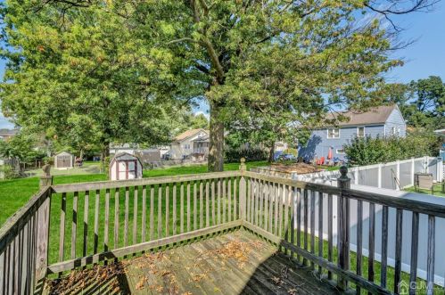 30 Freeman St, Woodbridge NJ  07095-3423 exterior