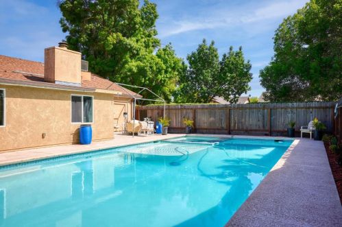 2001 Majestic Oak Ct, Modesto CA  95355-9411 exterior