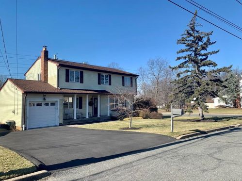 26 Henry St, Orangeburg, NY 10962-2334