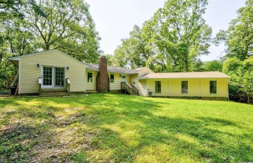 46 Dogwood Ln, Northport, NY 11768-2308