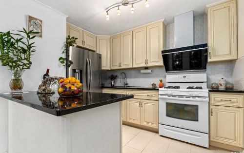 15 Grayley Pl, Huntington Station NY  11746-3112 exterior