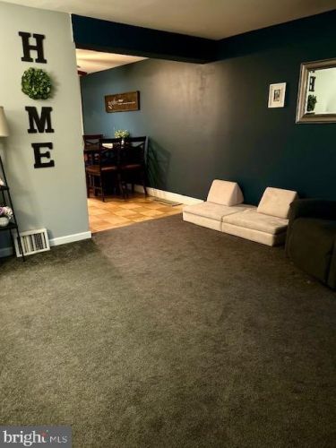 2149 Lardner St, Philadelphia, PA 19149-3529