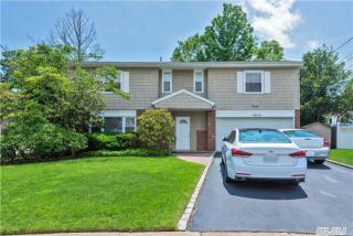 1908 Stanley Dr, North Merrick, NY 11566-5116