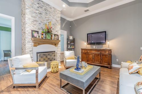 1827 Crooked Oak Ln, Lutz FL  33559-7407 exterior