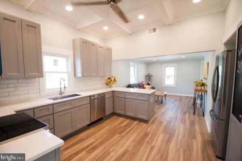 635 Ash St, Strasburg VA  22657-2028 exterior