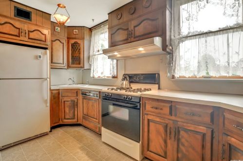 45 Ward St, Westbury NY  11590-2929 exterior