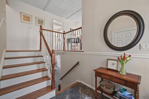 10 Friars Close, Bedford Hills, NY 10507-1105