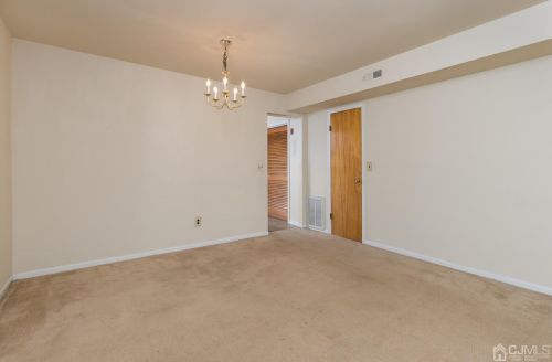 1301 Bradley Ct, Princeton NJ  08540-9547 exterior