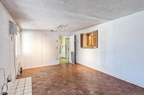 902 Prince Rd, Tucson AZ 85705-3028 exterior