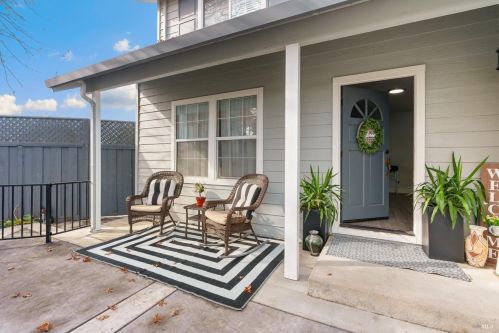 1068 Matthew Ct, Windsor CA  95492-8778 exterior