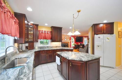 67 Steeplechase Dr, Manchester CT  06040-7066 exterior