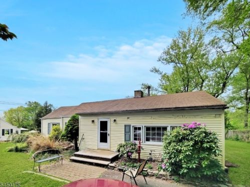 11 Ridge Rd, White House Station, NJ 08889-3641
