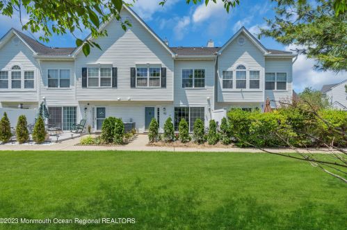 93 Madison Ct, Tinton Falls, NJ 07712-7747