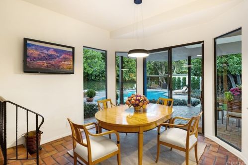 5242 Amestoy Ave, Van Nuys CA 91406-2112 exterior