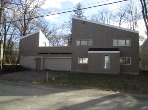98 Shore Rd, Parsippany NJ  07834-1152 exterior